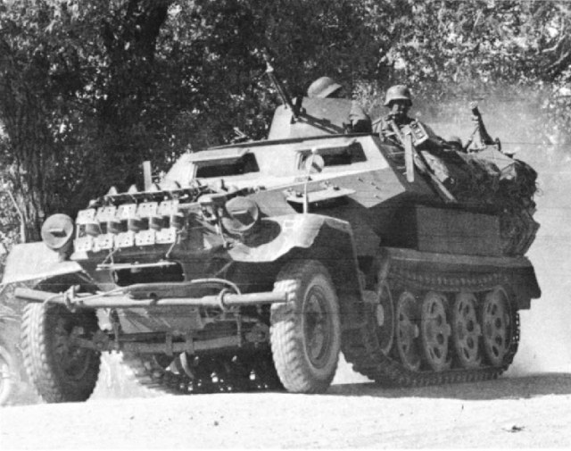 SdKfz 251B 7 танковая дивизия (ГА Центр - 1941, лето).jpg